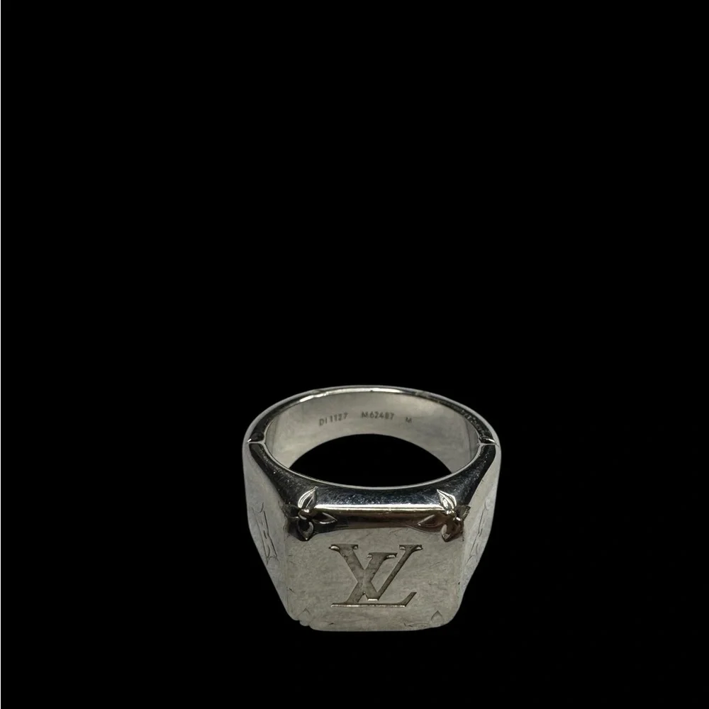 Louis Vuitton Signet Silver Tone Ring - Picture 4 of 8